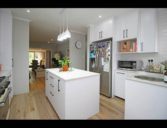 3 BEDROOM HOUSE FOR SALE IN THORNHILL ESTATE